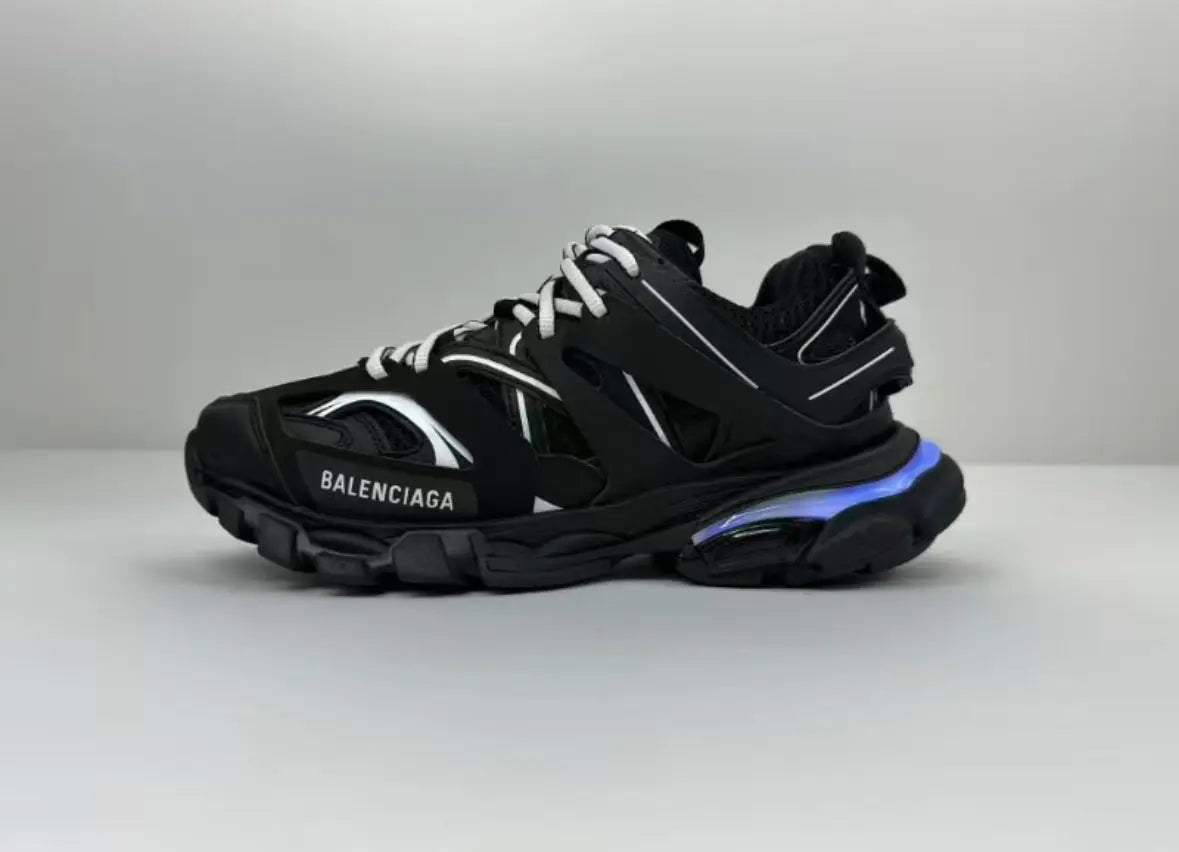 Balenciaga‘s track runner 🏃🏾 My Store