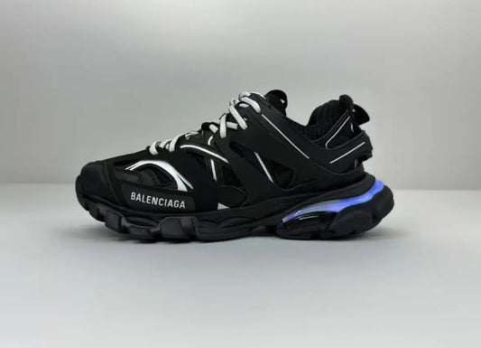 Balenciaga‘s track runner 🏃🏾 My Store