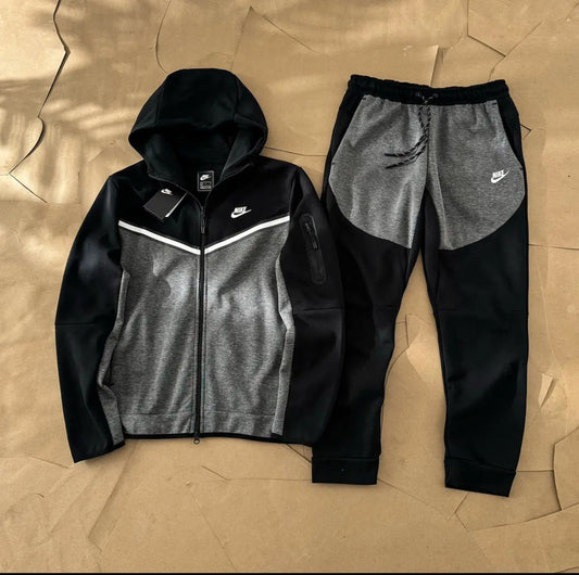 Nike techs My Store
